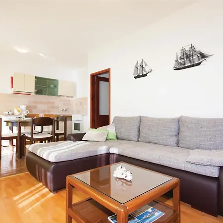 Cozy In With Kitchen Apartment *